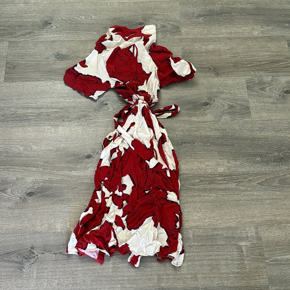 H&M Red and White Floral Tie-Waist Maxi Dress - Picture 4 of 4